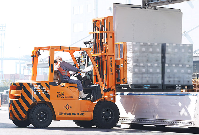 フォークリフト・オペレーション
